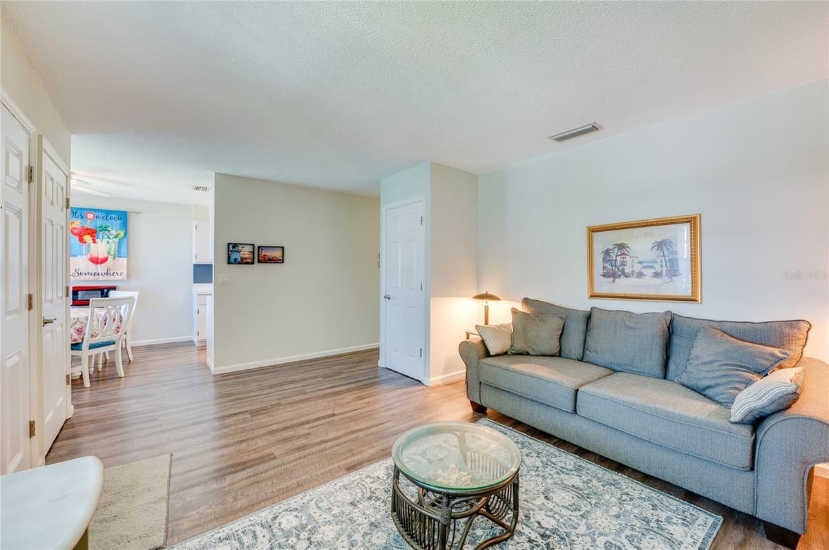 840 CENTER AVENUE — photo 6 of 37