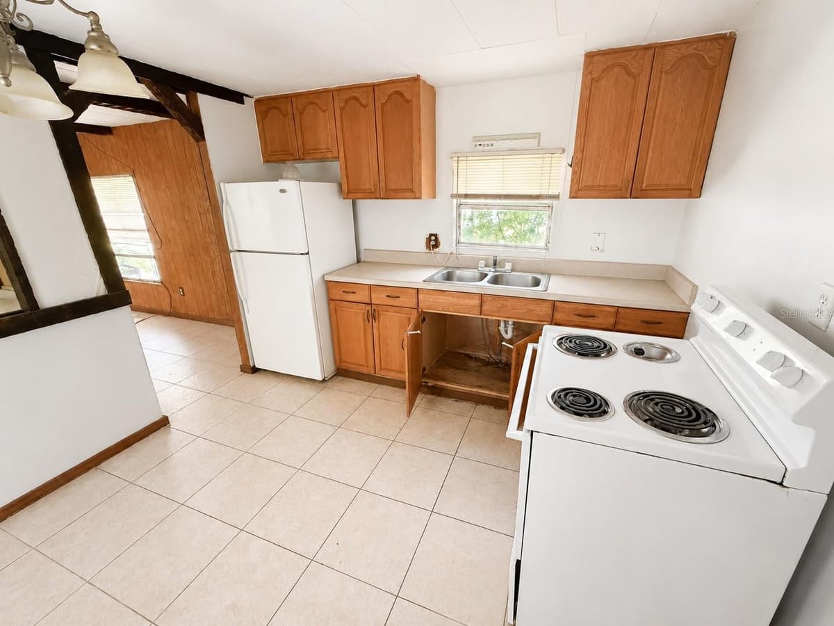 9136 31ST AVENUE ROAD — photo 3 of 13