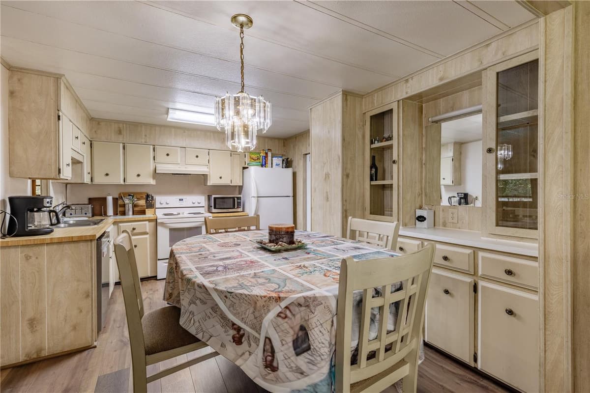 35737 SHELLEY DRIVE — photo 6 of 47