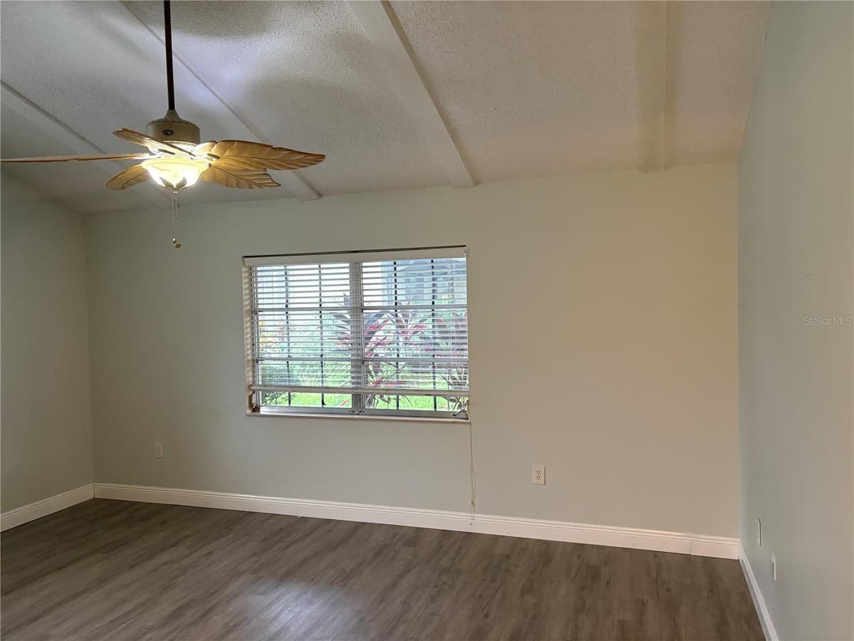 2101 SUNSET POINT ROAD — photo 20 of 37