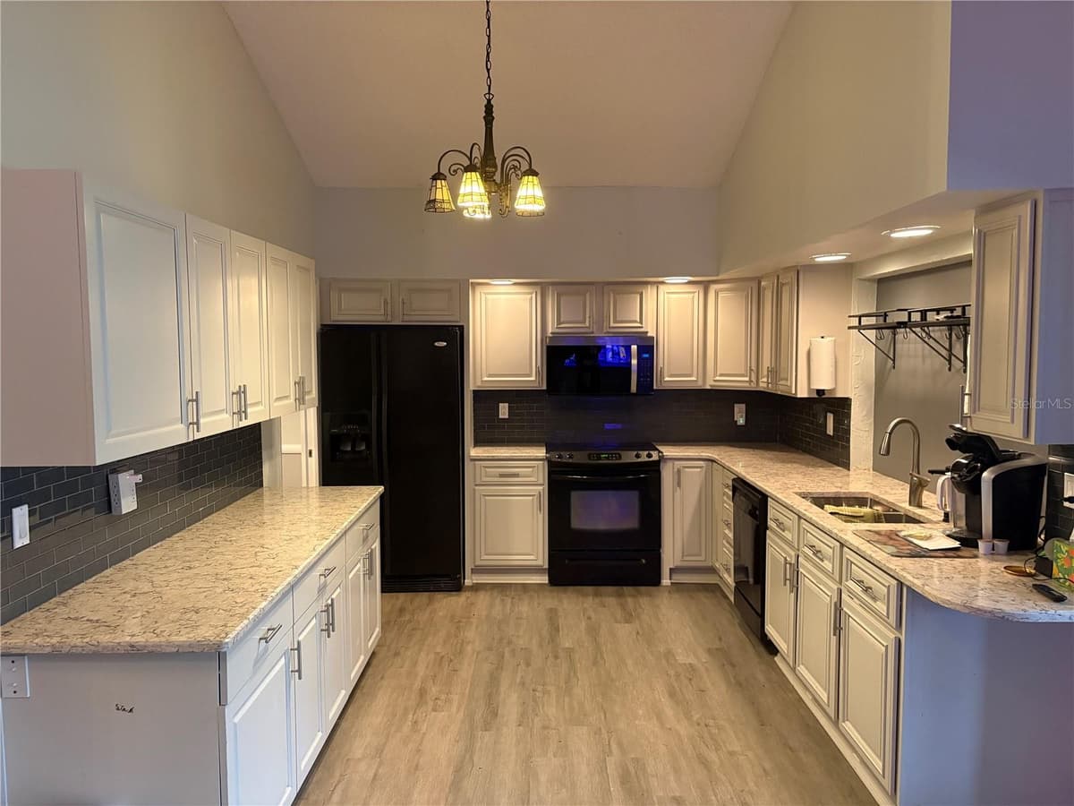 2101 SUNSET POINT ROAD — photo 15 of 37