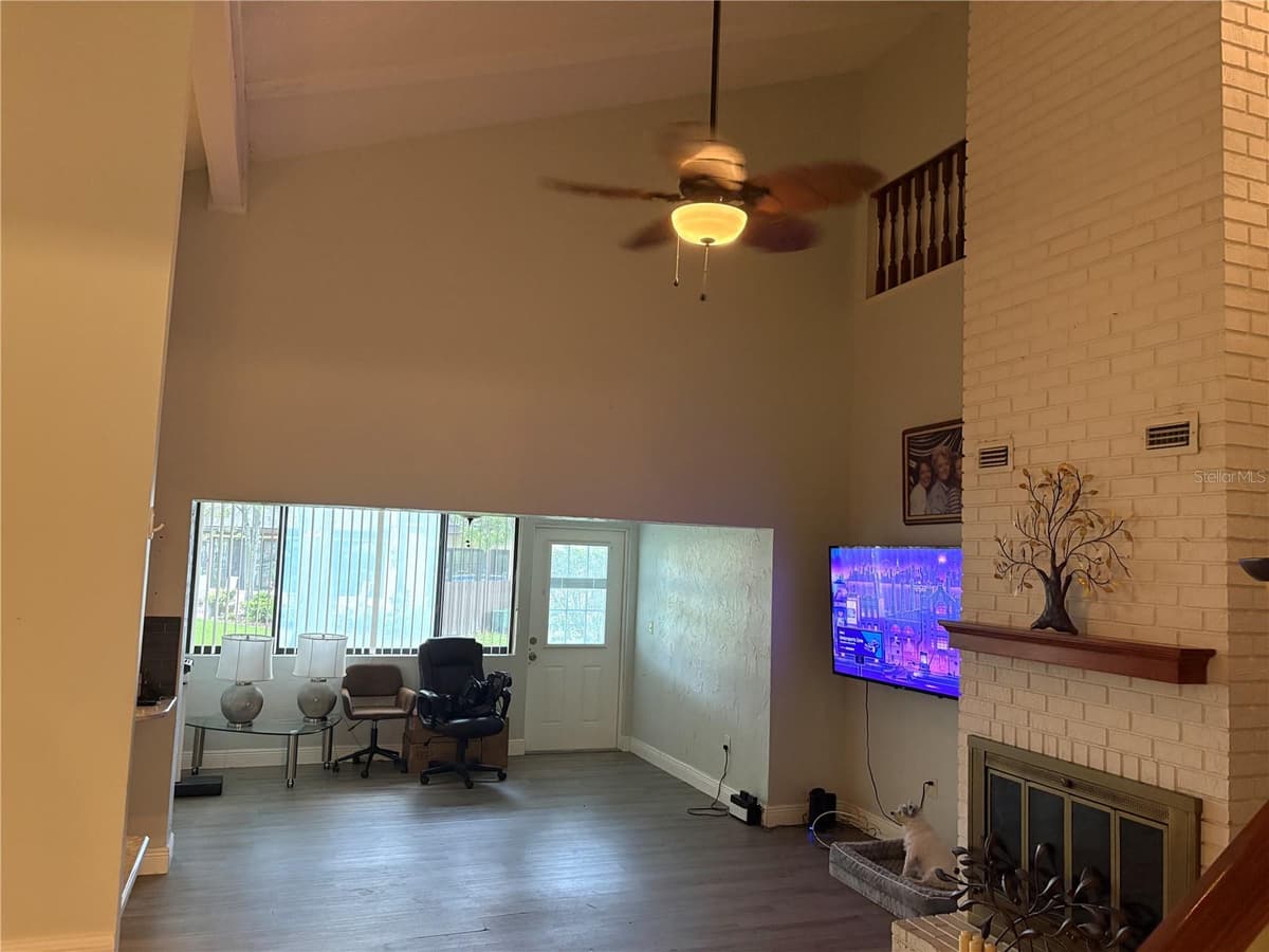 2101 SUNSET POINT ROAD — photo 10 of 37