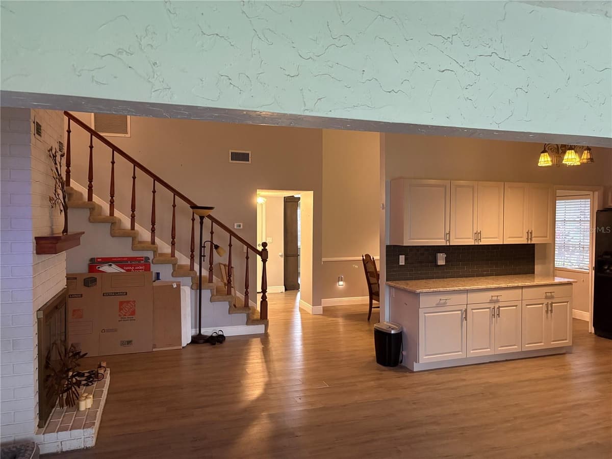 2101 SUNSET POINT ROAD — photo 11 of 37