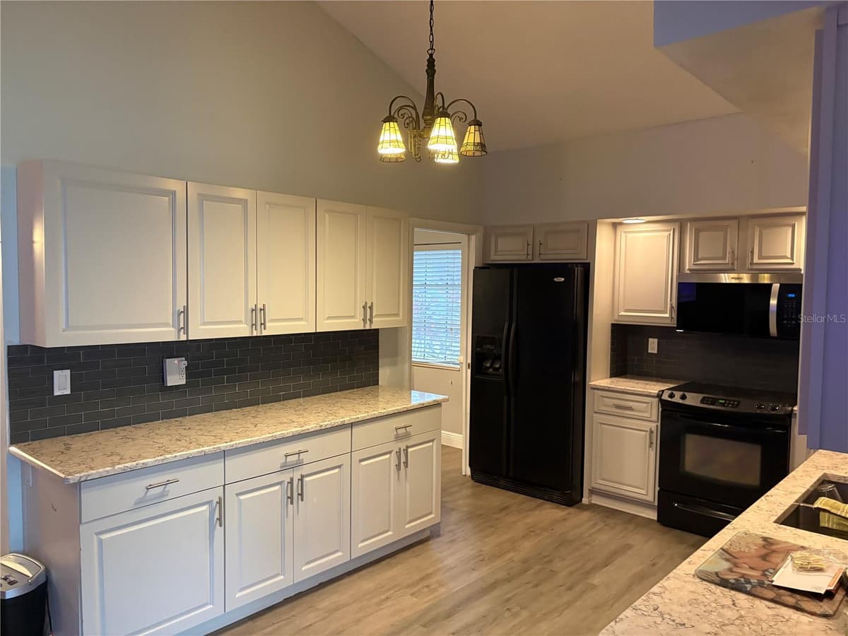 2101 SUNSET POINT ROAD — photo 16 of 37