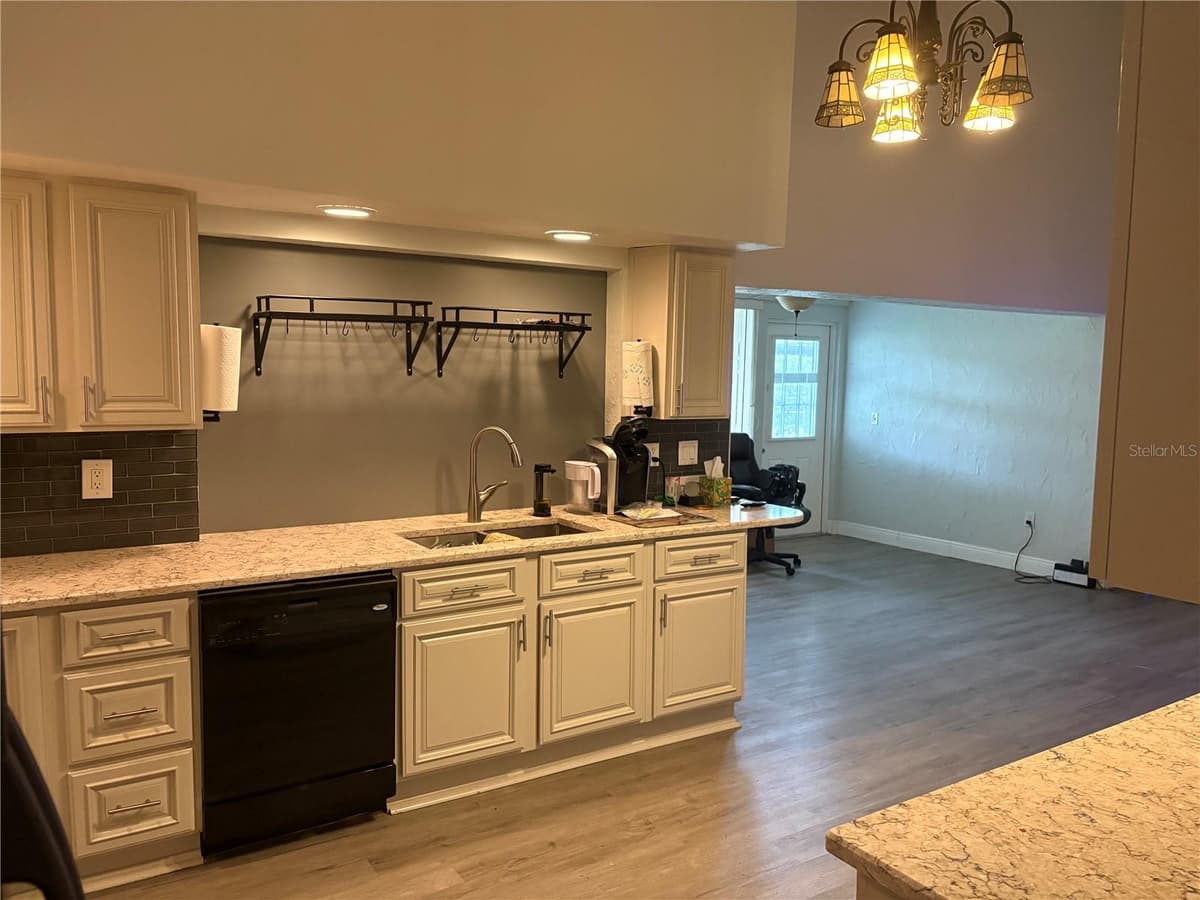 2101 SUNSET POINT ROAD — photo 17 of 37