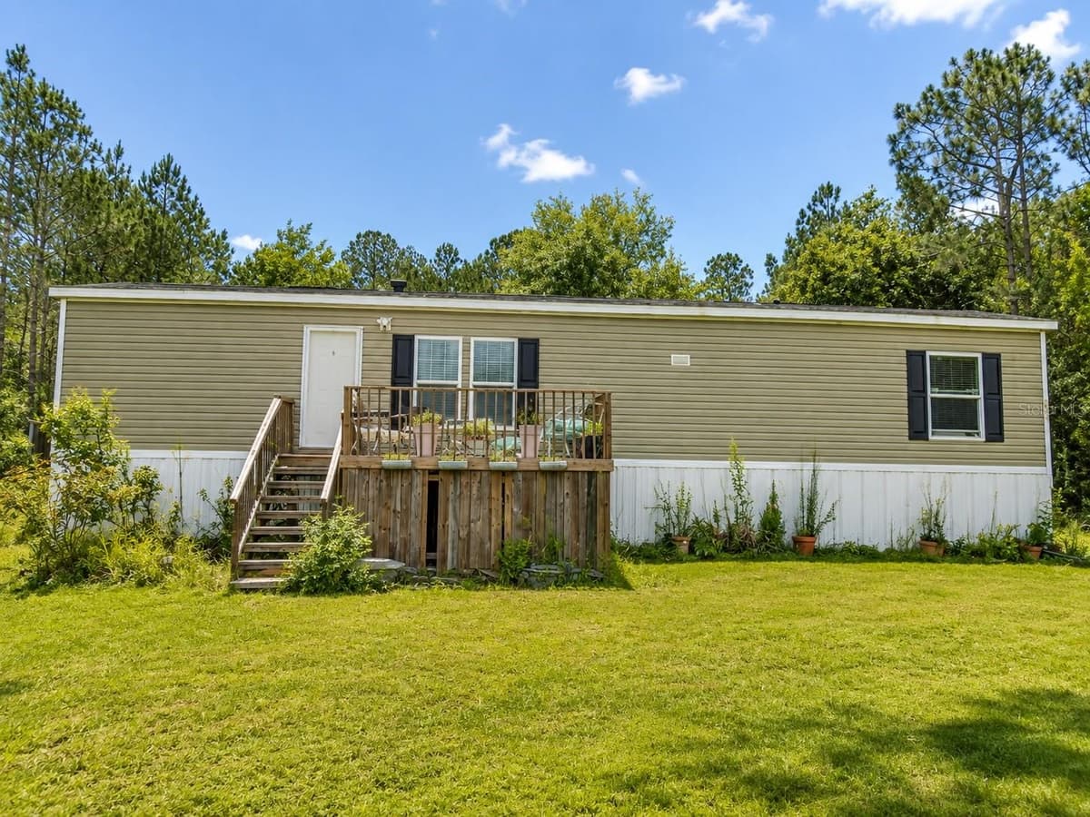 2221 DAFFODIL AVENUE — photo 4 of 15