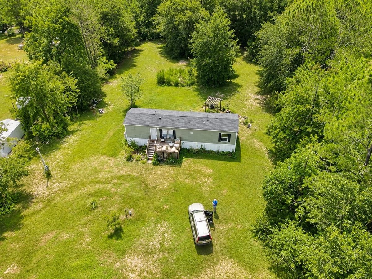 2221 DAFFODIL AVENUE — photo 1 of 15