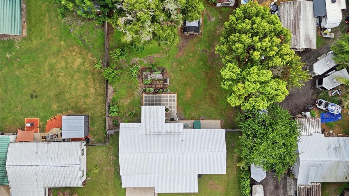 471 PINEGROVE STREET — photo 17 of 44