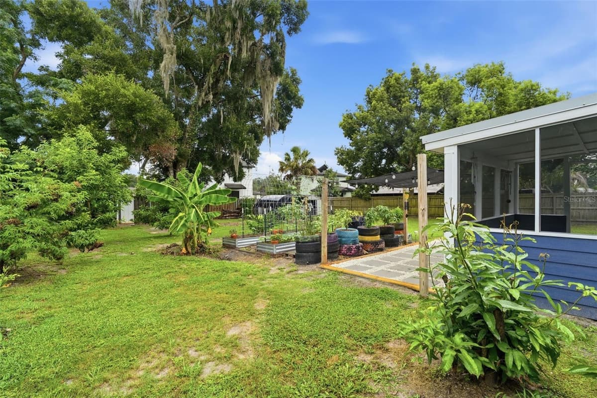 471 PINEGROVE STREET — photo 12 of 44