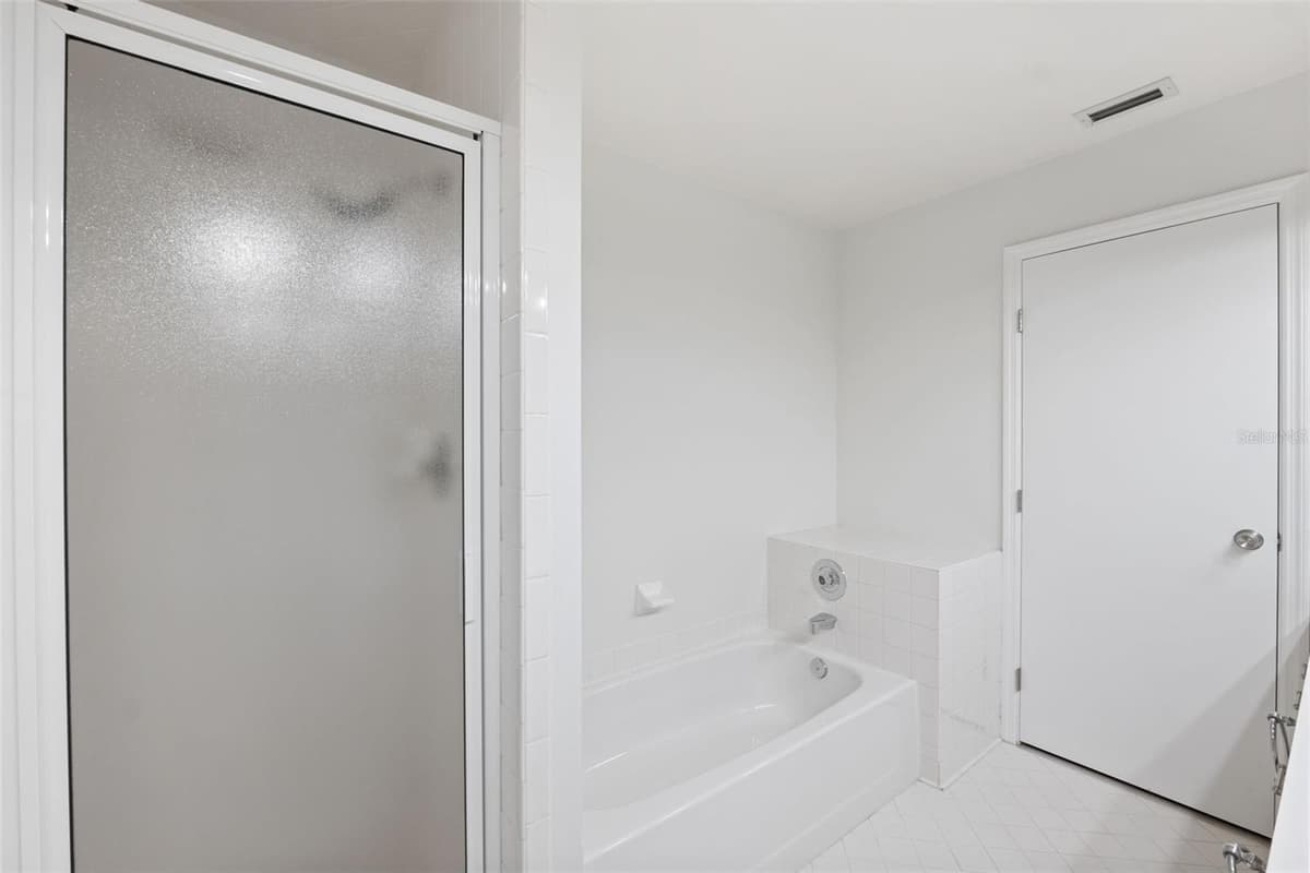 121 LINDSAY LANE — photo 16 of 81