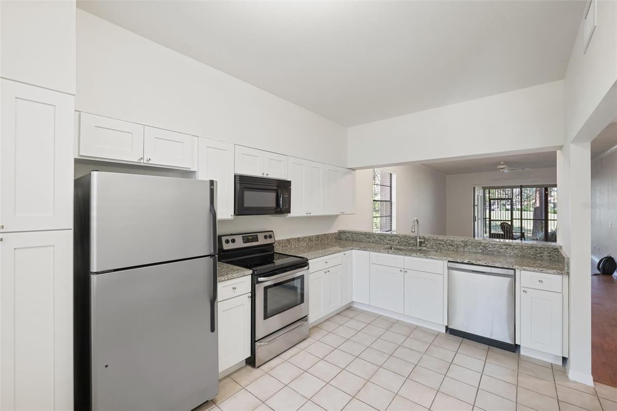 121 LINDSAY LANE — photo 3 of 81