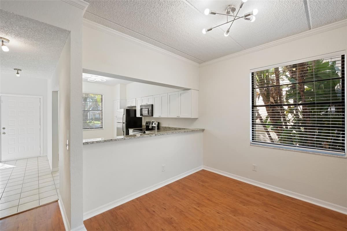 121 LINDSAY LANE — photo 6 of 81