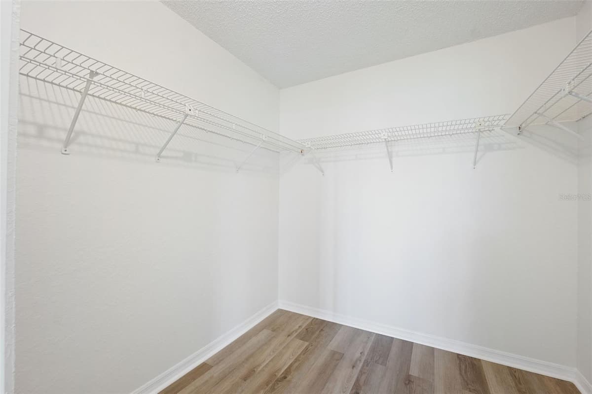 121 LINDSAY LANE — photo 15 of 81