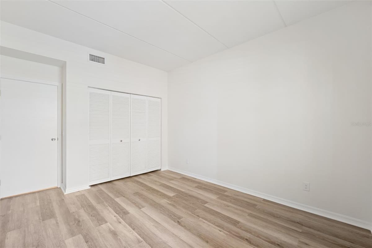 121 LINDSAY LANE — photo 19 of 81
