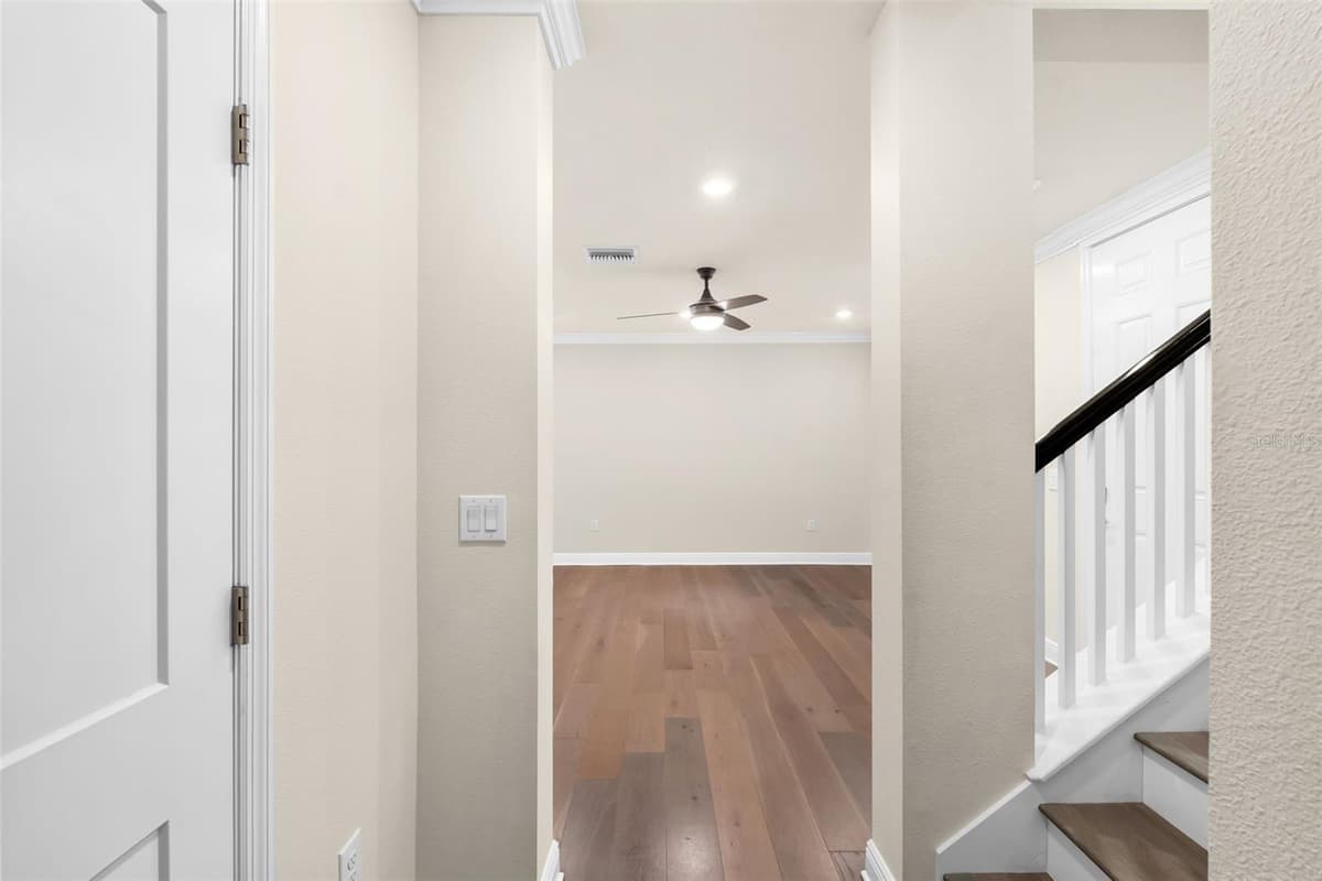 404 MELVILLE AVENUE — photo 10 of 47