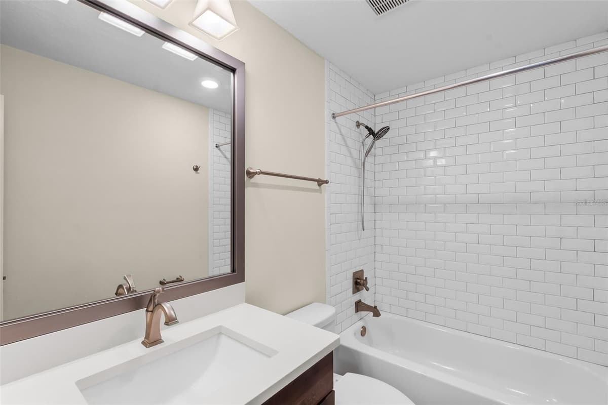404 MELVILLE AVENUE — photo 34 of 47