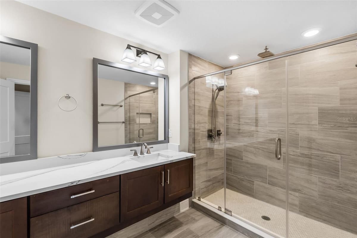 404 MELVILLE AVENUE — photo 5 of 47