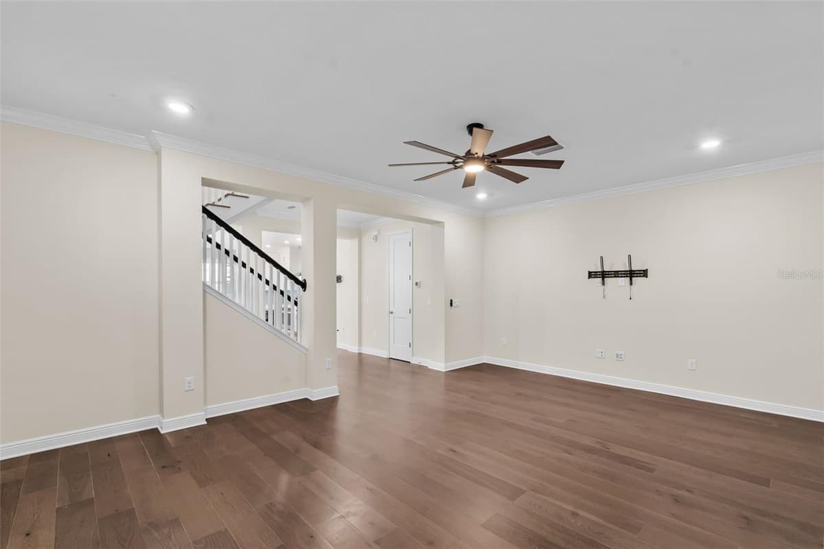 404 MELVILLE AVENUE — photo 3 of 47