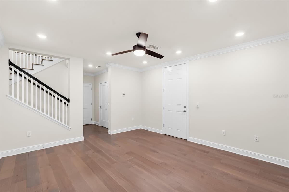 404 MELVILLE AVENUE — photo 8 of 47