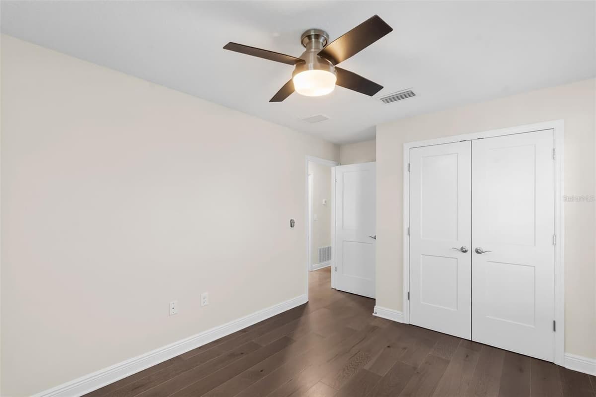 404 MELVILLE AVENUE — photo 32 of 47