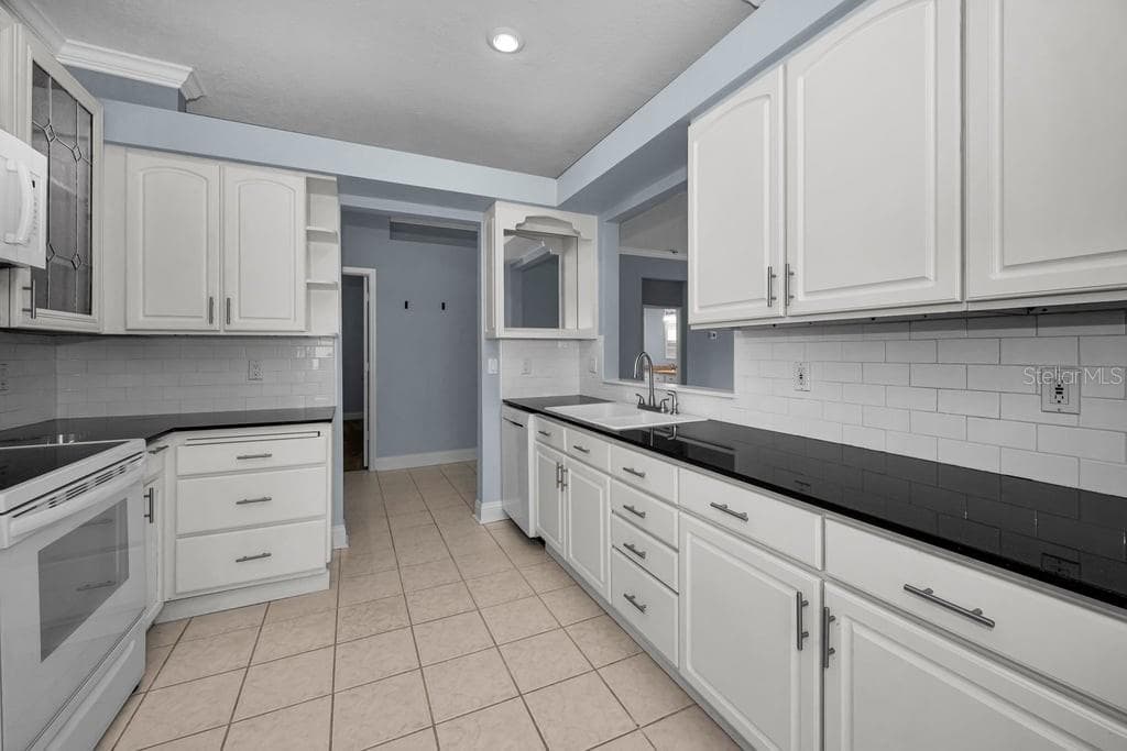 18104 HAMDEN PARK WAY — photo 10 of 29