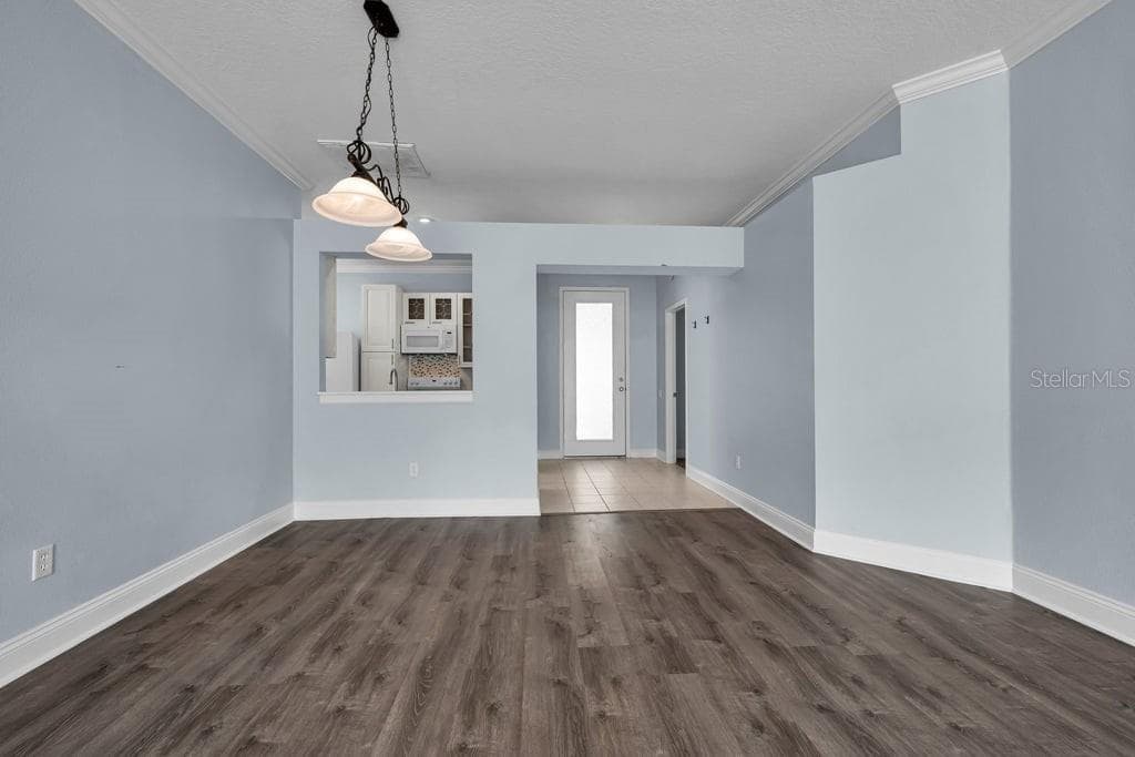 18104 HAMDEN PARK WAY — photo 8 of 29