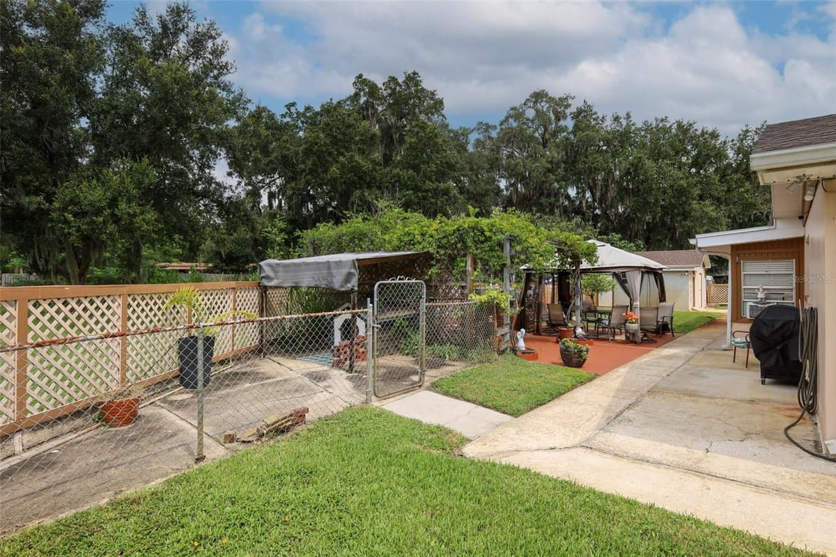 5520 ROCKWOOD AVENUE — photo 36 of 42