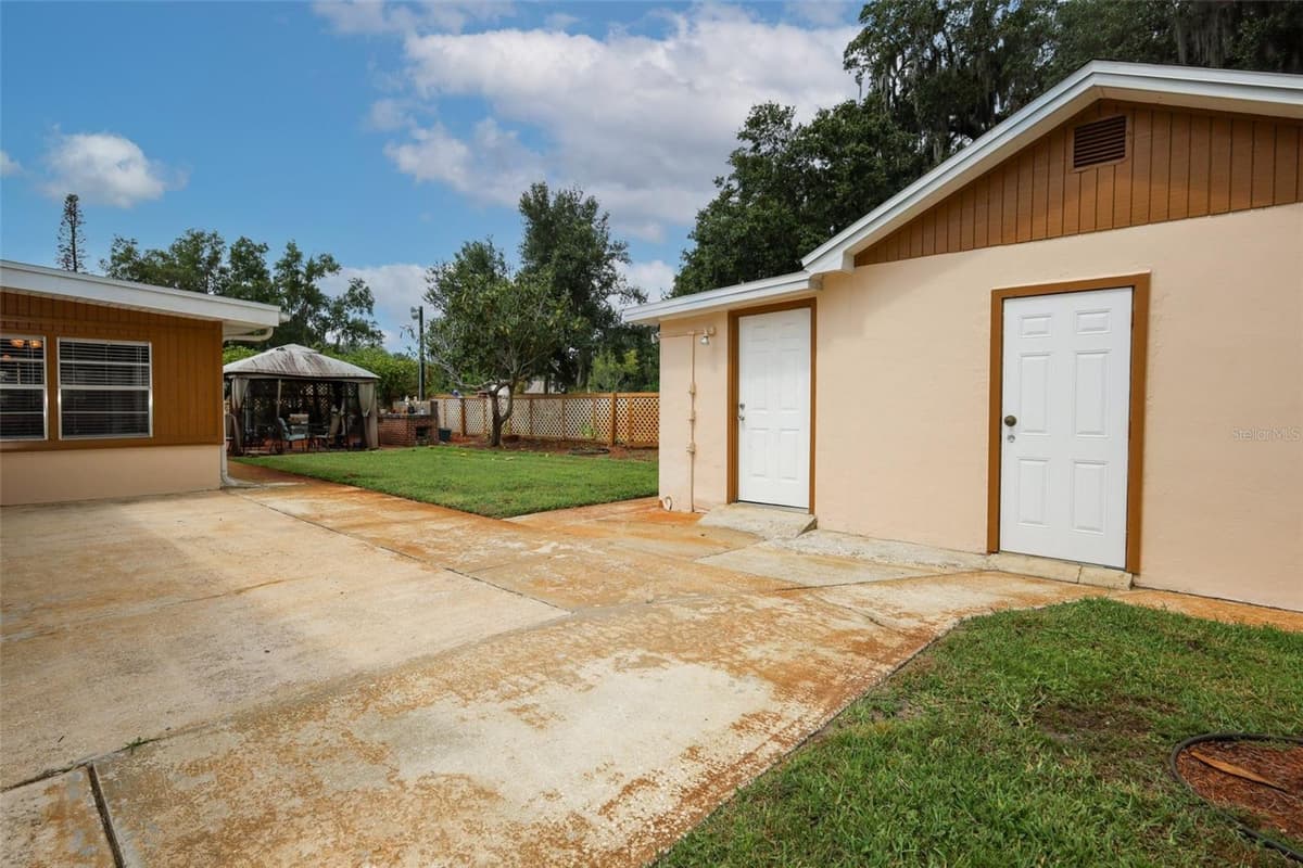 5520 ROCKWOOD AVENUE — photo 40 of 42