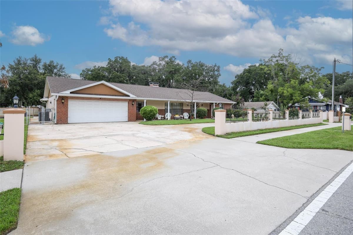 5520 ROCKWOOD AVENUE — photo 3 of 42