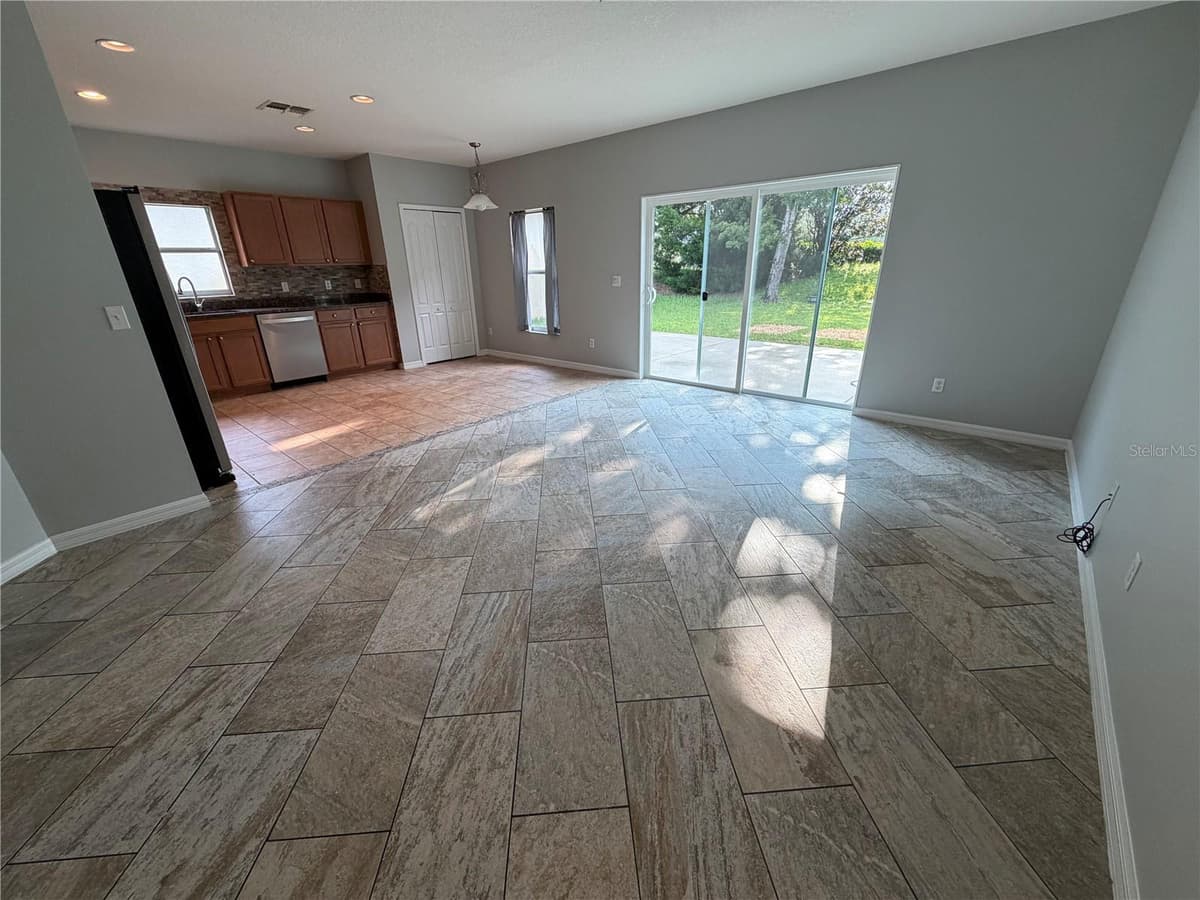 115 GLADESDOWN COURT — photo 9 of 26
