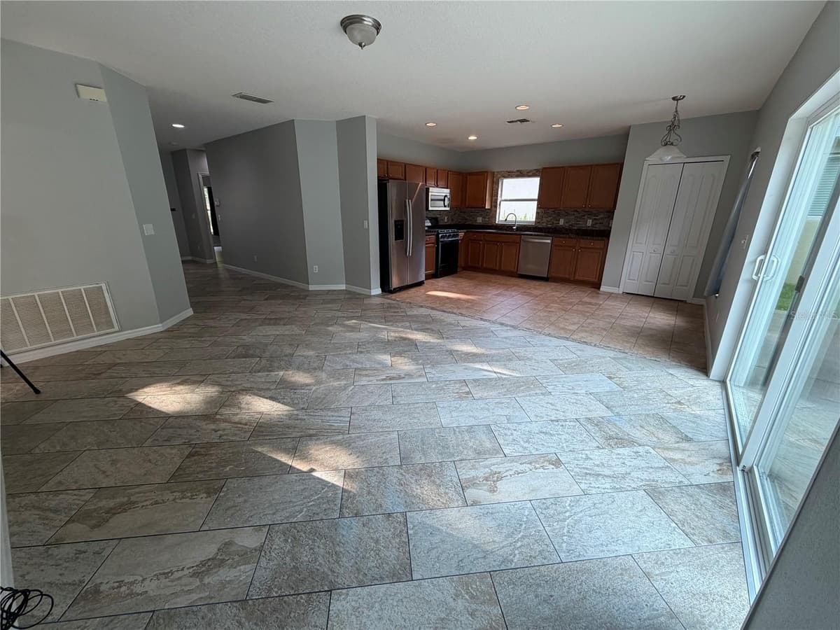 115 GLADESDOWN COURT — photo 10 of 26