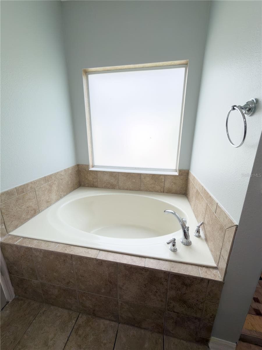115 GLADESDOWN COURT — photo 21 of 26