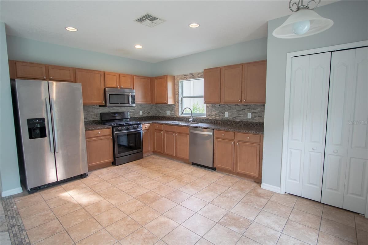 115 GLADESDOWN COURT — photo 13 of 26
