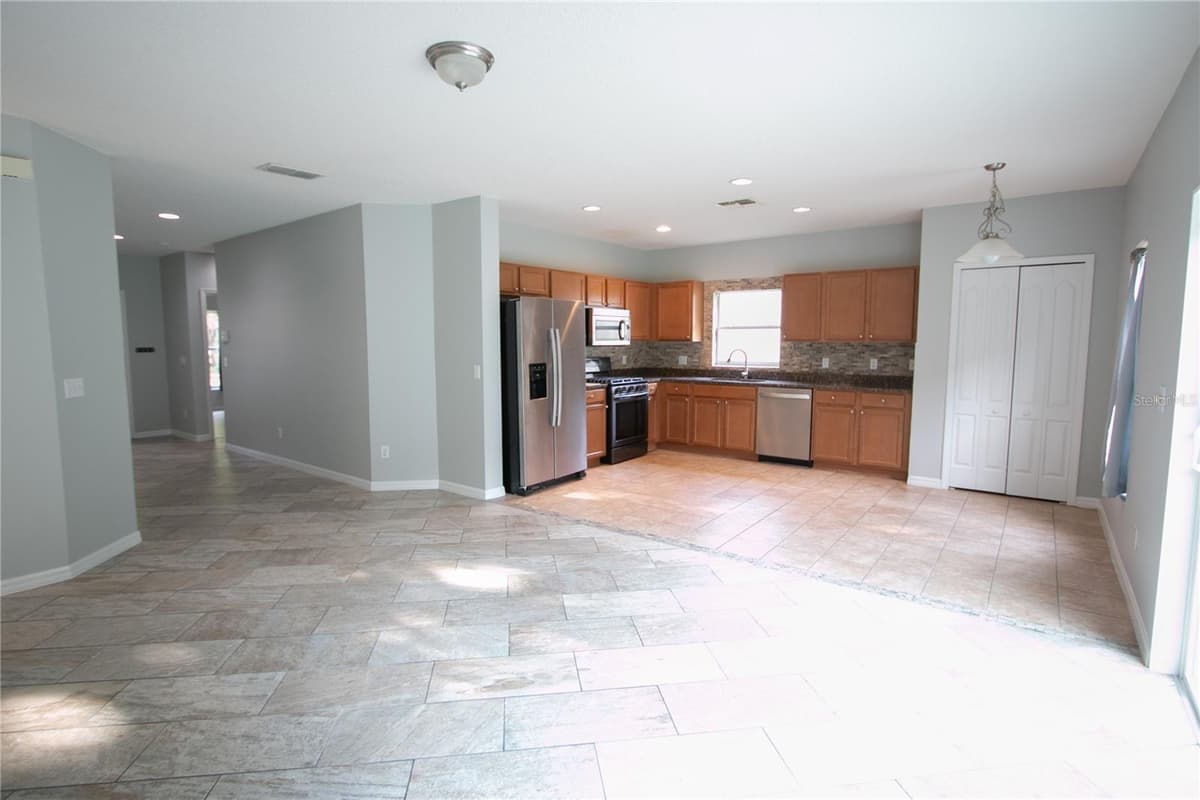 115 GLADESDOWN COURT — photo 11 of 26