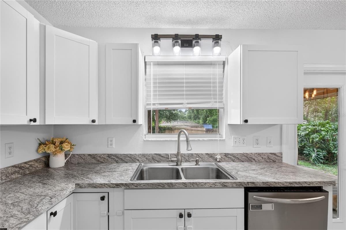30832 RIDGEVIEW AVENUE — photo 10 of 32
