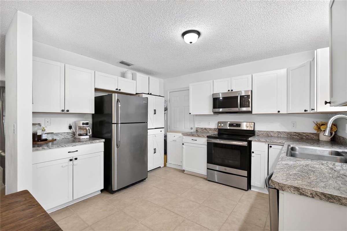 30832 RIDGEVIEW AVENUE — photo 8 of 32
