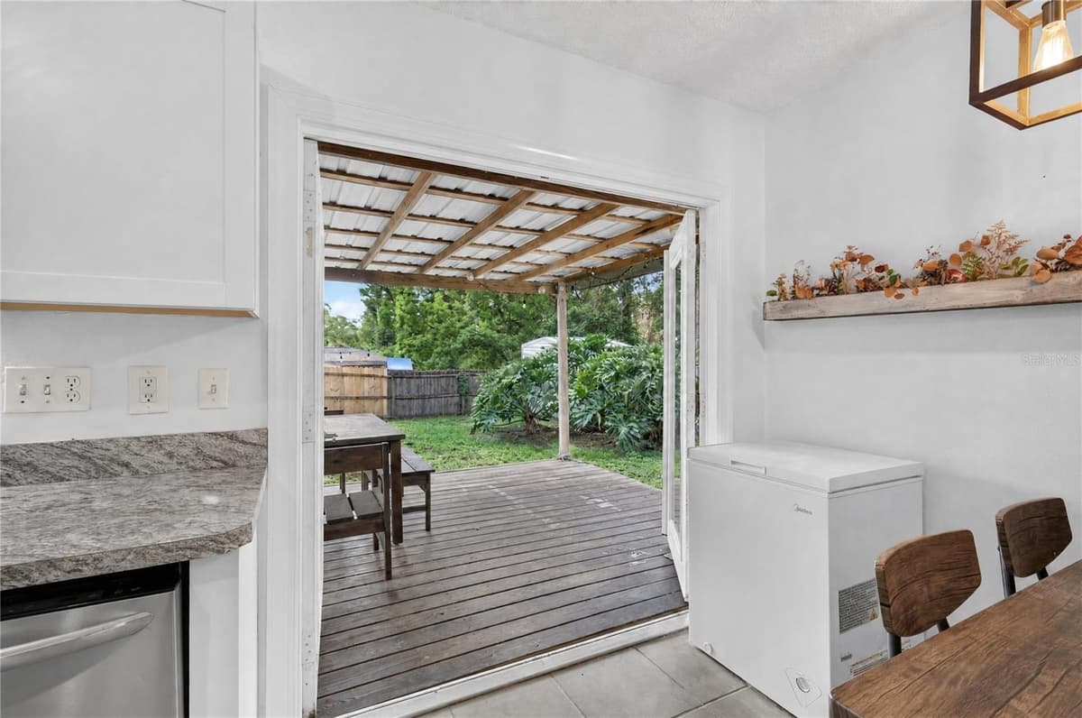 30832 RIDGEVIEW AVENUE — photo 13 of 32