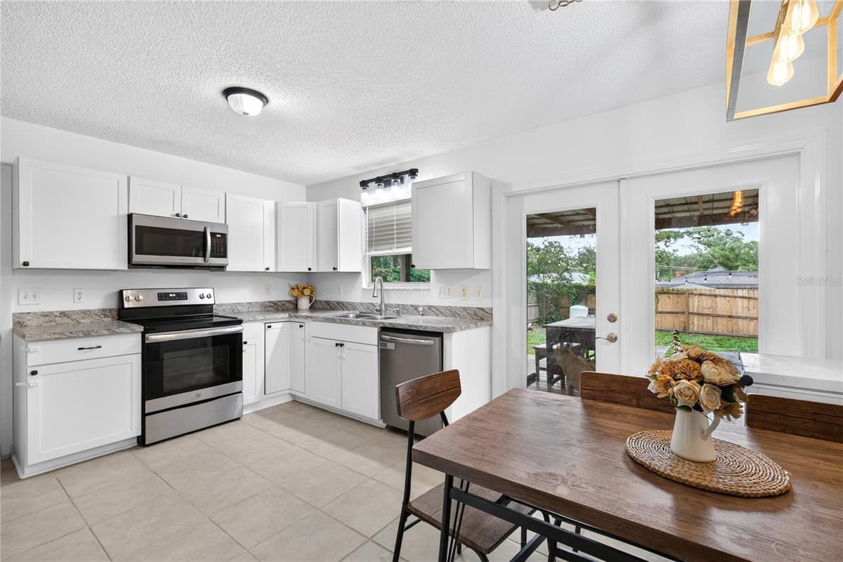 30832 RIDGEVIEW AVENUE — photo 7 of 32