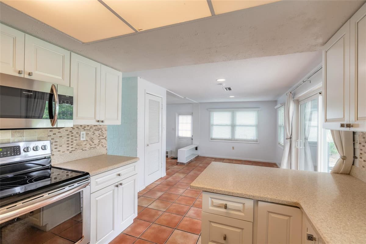808 16TH AVENUE — photo 18 of 51