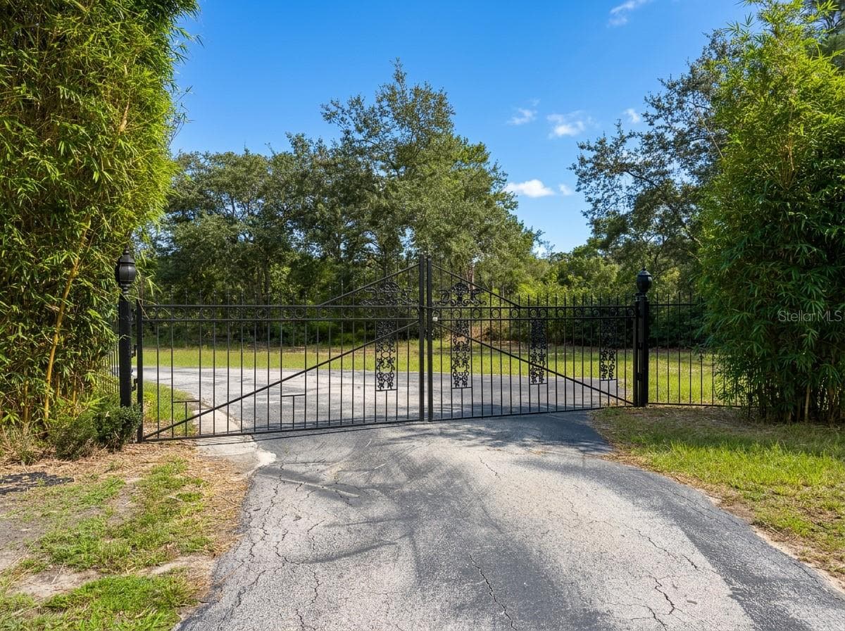 1 CUNNINGHAM LANE — photo 43 of 47
