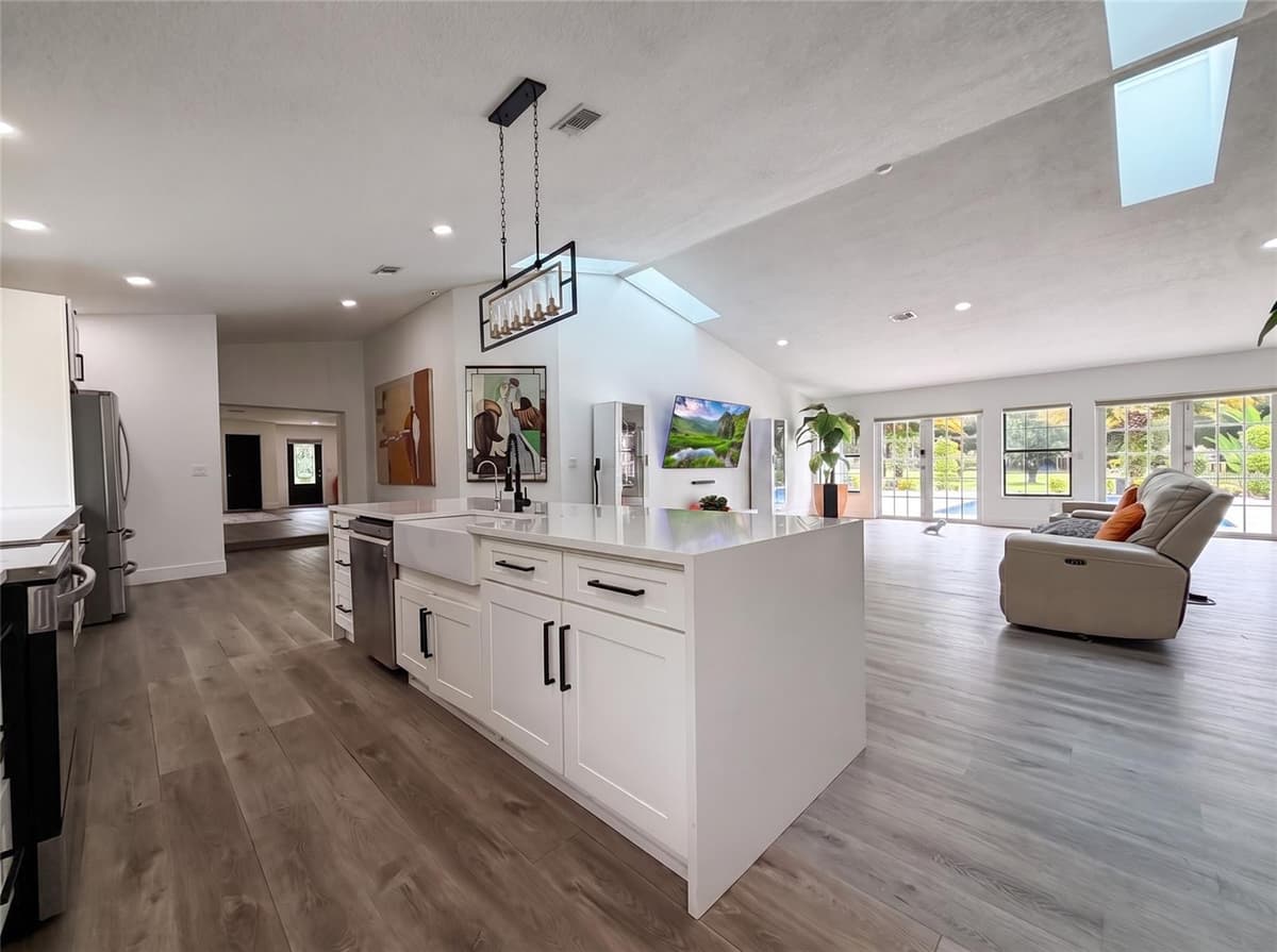 1 CUNNINGHAM LANE — photo 14 of 47