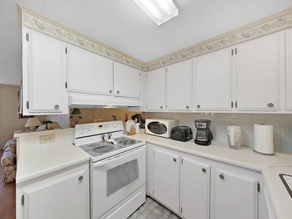 12501 ULMERTON ROAD — photo 10 of 20