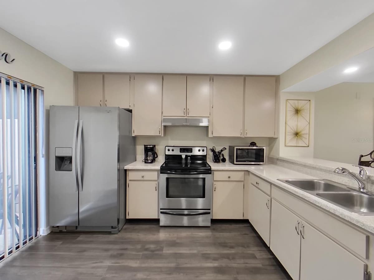 7805 AMBERLEA COURT — photo 5 of 22