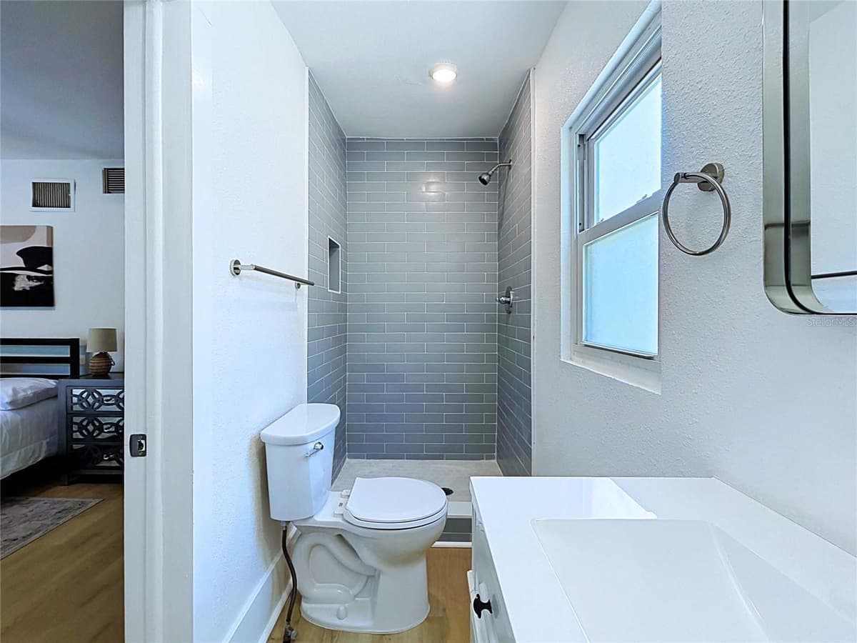 1835 24TH STREET — photo 17 of 32