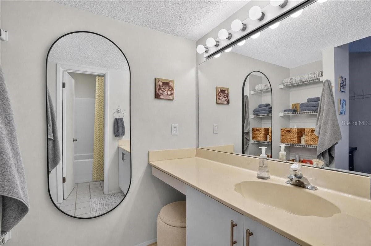 4001 BENEVA ROAD — photo 37 of 76