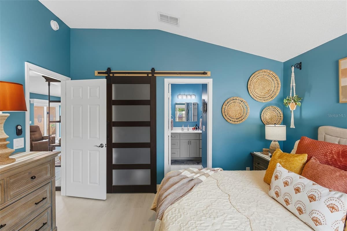 868 OVIEDO ROAD — photo 17 of 38