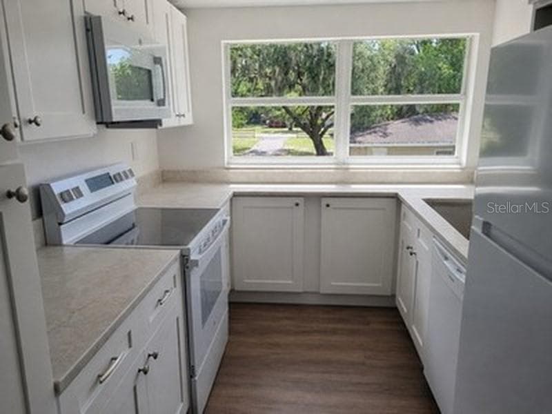 3425 HOLLAND DRIVE — photo 3 of 5