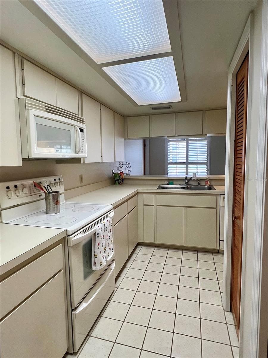2352 FOREST DRIVE — photo 13 of 28