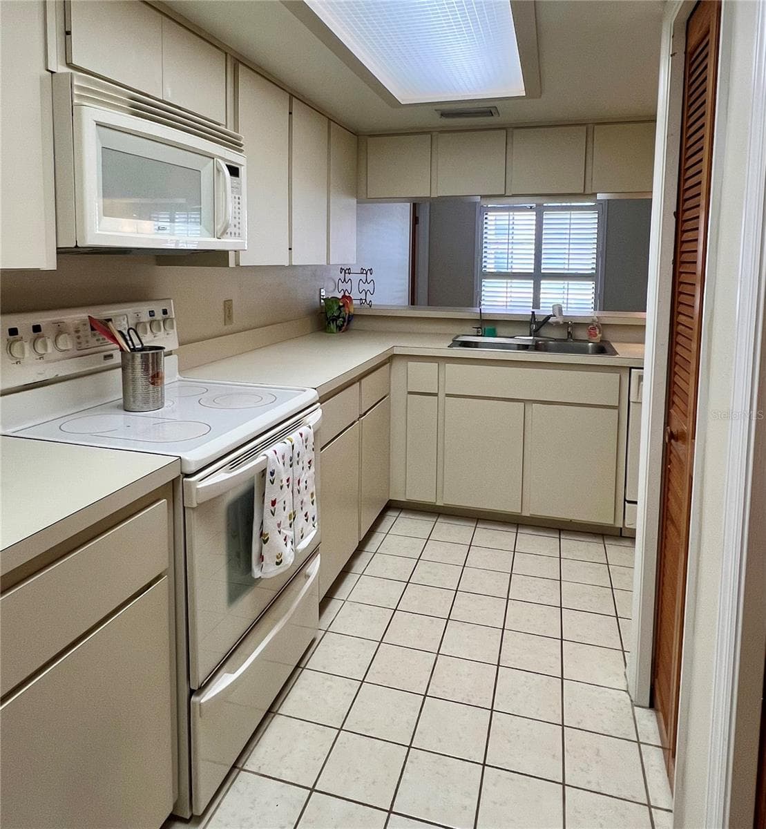 2352 FOREST DRIVE — photo 14 of 28