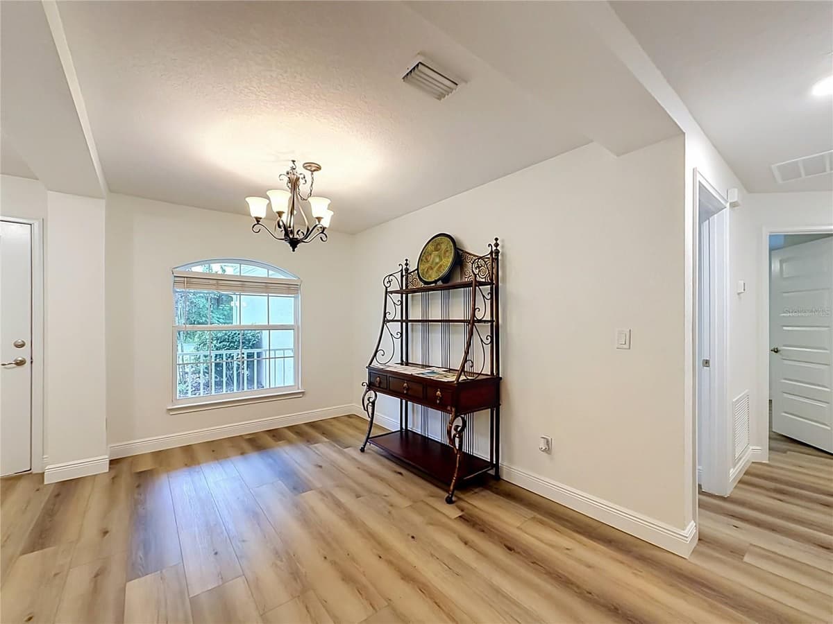 28 HOLLY COURT — photo 24 of 75